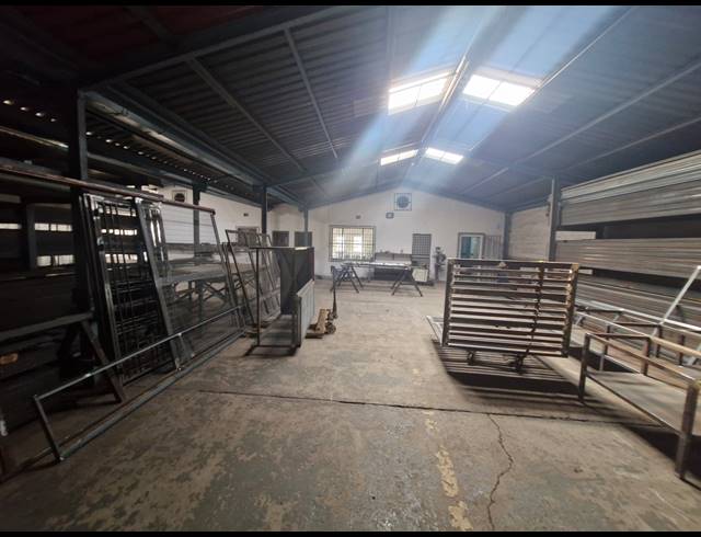 600M² WAREHOUSE FOR SALE IN GLENESK